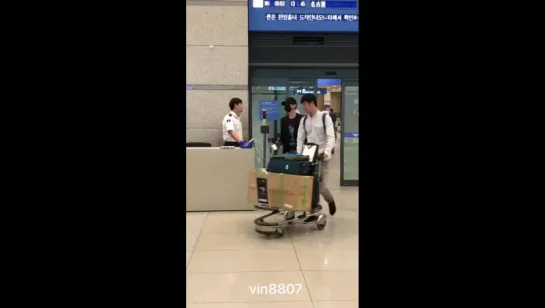 [Fancam][04.09.2017] Hyungwon in airport Incheon