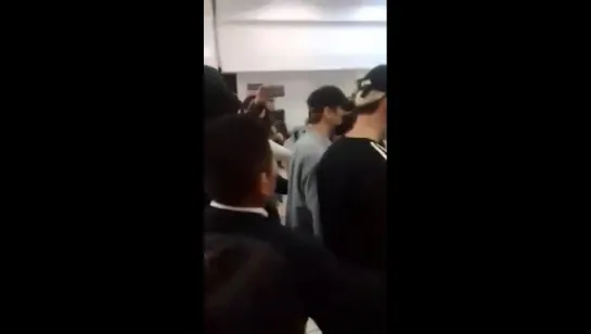 [Fancam][16.09.2017] Airport in Mexico