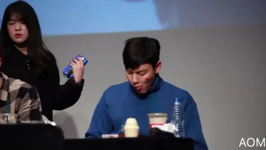 [Fancam][11.11.2017] Fansign in Yeongdeungpo (Shownu)