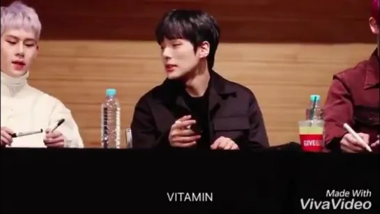 [Fancam][18.11.2017] fansign in Dong Seoul Art Hall (Minhyuk)