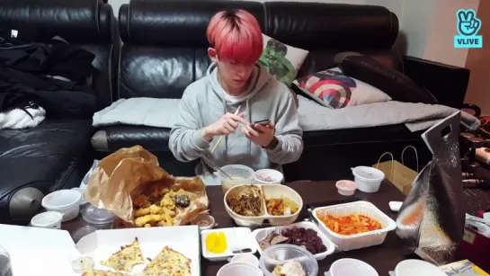 [VK][29.01.2018] Wonho broadcast with food