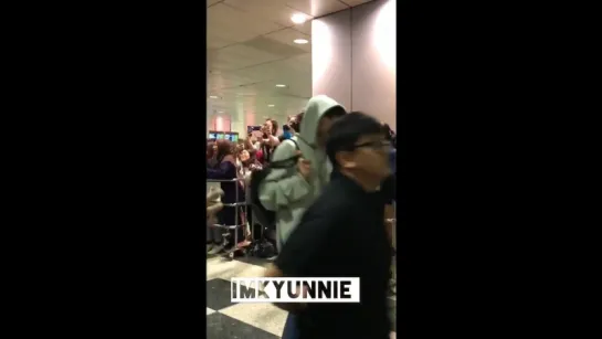 [Fancam][01.03.2018] Airport Singapore