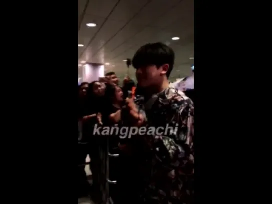 [Fancam][01.03.2018] Airport Singapore