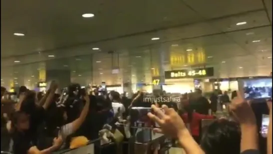 [Fancam][01.03.2018] Airport Singapore