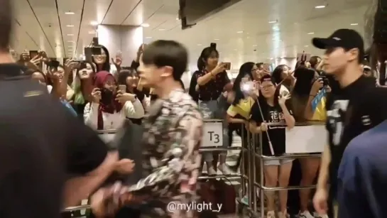 [Fancam][01.03.2018] Airport Singapore