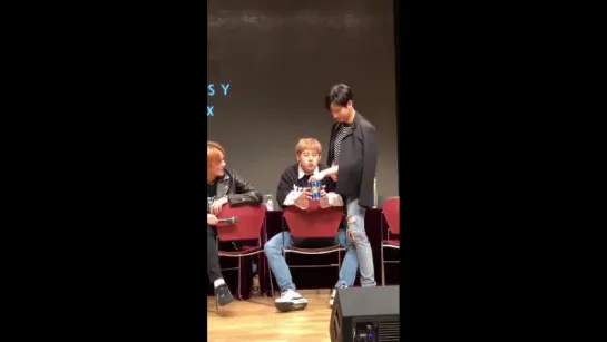 [Fancam][13.05.2018] fansign in Yongsan-gu