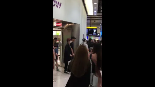 [Fancam][16.06.2018] Airport Heathrow  (London)