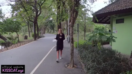 18-летняя в центральном парке Public Agent - Russian 18 Babe Flashing  Swallow Cum in Central Park Kiss Cat