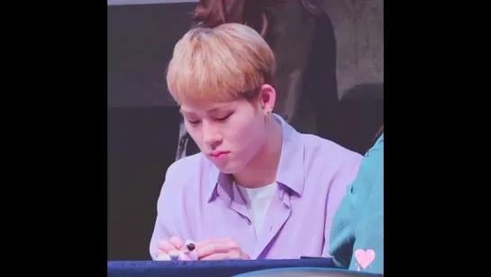 [Fancam][29.04.2018]   fansign in Blue Square Hall