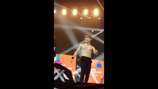 [Fancam][29.09.2018] Ending concert (Wonho) @ KCON 2018 in Thailand