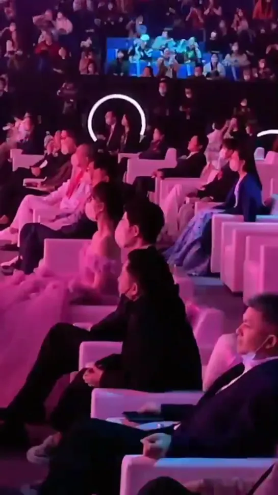 xiao zhan sitting next to yang zi!