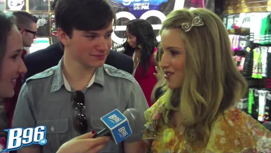 Showbiz Shelly Interviews the Cast of Glee!