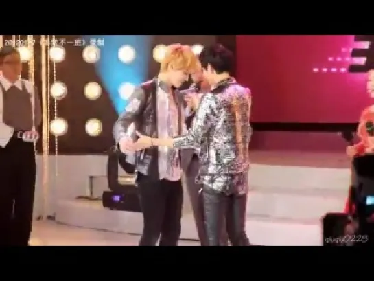 [FANCAM] 120627 Kris & Tao Waltzing at 'Exceptionally Unlike Another' recording