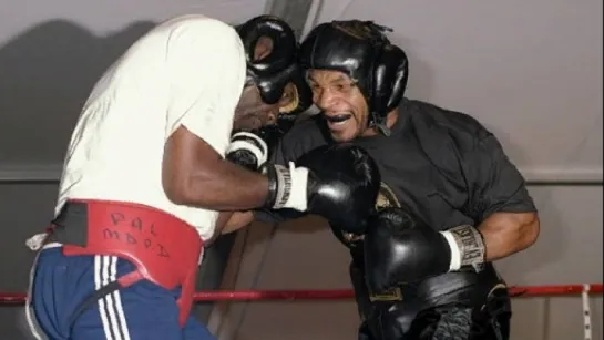 Mike Tyson Spars at 17 - No Headgear! Watch-out!