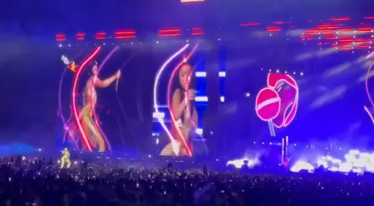 Cardi B выступает на фестивале Rolling Loud (Паттайя, Таиланд)