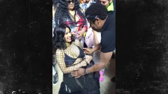 Jay-Z Rubs Cardi Bs Baby Bump During Beyonces Coachella Set