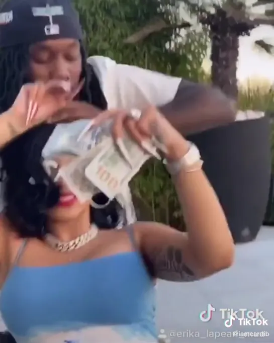 15 июля 2020 • TikTok: Offset almost knocked Cardi to 2021