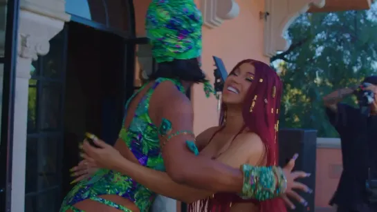 Cardi B & Megan Thee Stallion на съемках клипа «Bongos»