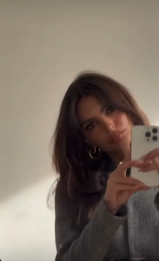 Emily Ratajkowski