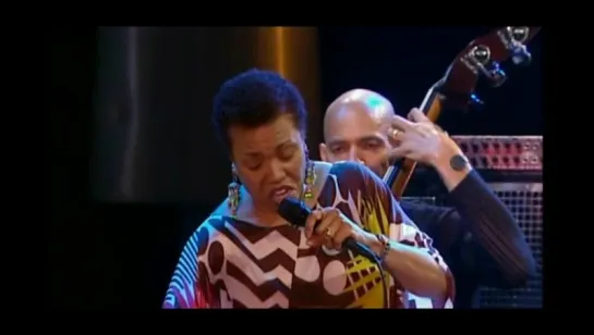 Dee Dee Bridgewater - Jai Deux Amours Tour (Live in Antibes) (2005)