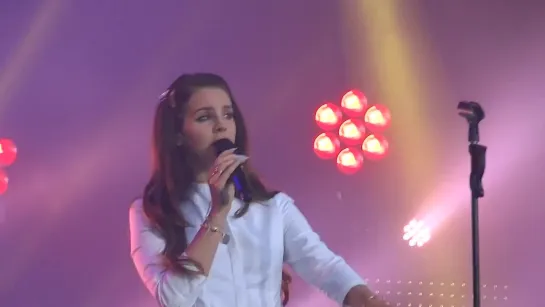 Lana Del Rey – Young And Beautiful (Live @ «Zitadelle Spandau»)