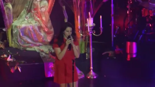 Lana Del Rey – Young And Beautiful (Live @ «House Of Blues»)