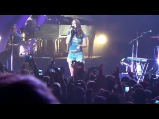 Lana Del Rey – Video Games (Live @ «Comerica Theatre»)