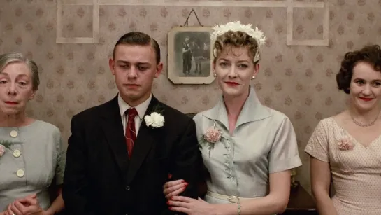 DISTANT VOICES, STILL LIVES (TERENCE DAVIES, 1988)