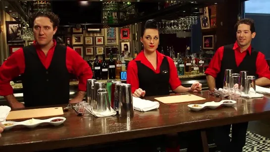 Bartenders Try To Make Drinks Out Of Mashed Potatoes (Бармены пробуют сделать напитки из картофельного пюре)