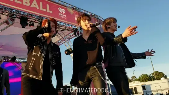 [VK][30.11.18][Fancam] MONSTA X - Trespass (rock ver.) @ Jingle Ball LA Village