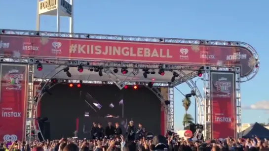 [VK][30.11.18][Fancam] Jingle Ball LA Vilage