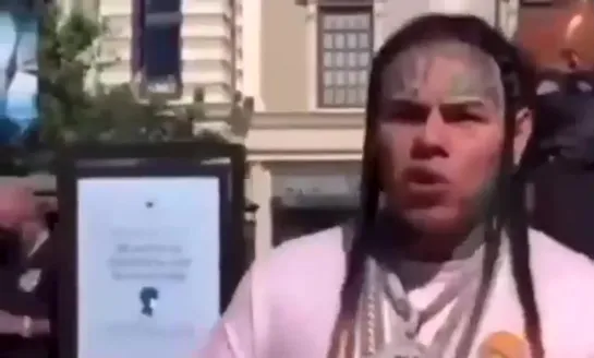 6ix9ine спросили каково это быть самой богатой крысой в мире.