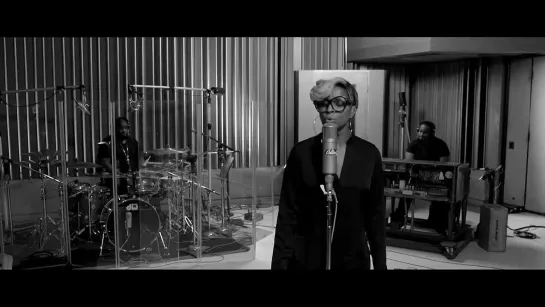 Mary J. Blige - Therapy (1 Mic 1 Take)