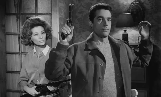 Агент 117 разбушевался (OSS 117 se déchaîne, 1963), режиссер Андре Юнебель. Без перевода.