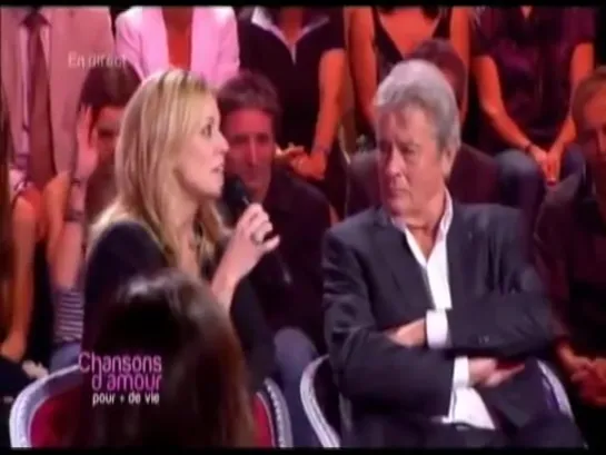 Véronic DiCaire chante face à Alain Delon