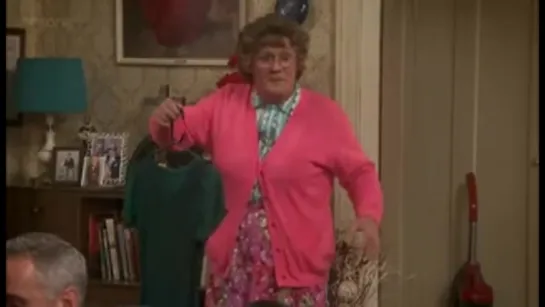 Mrs Browns Boys - S2 E5 Mammys Going in english eng