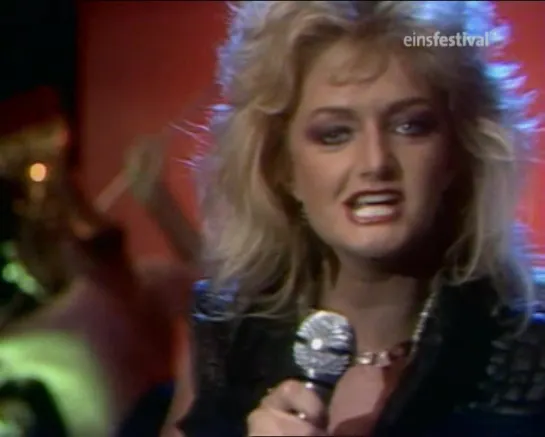 Bonnie Tyler - Holding out for a Hero - WWF Club 1984