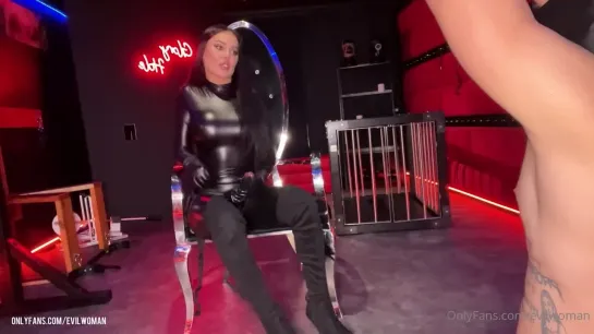 Evil Woman - Pegging and mouthfucking in the Leather catsuit