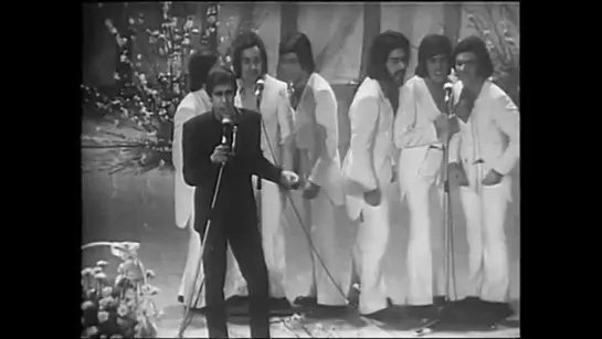 Celentano Chi non lavora ... Sanremo 1970 serata finale 28 febbraio. Adriano cade sul palcoscenico