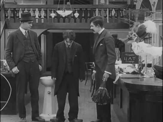 Charlie Chaplin - The Floorwalker (Laurel  Hardy)