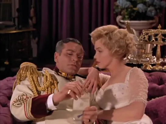 Marilyn dances and sings in The Prince and the Showgirl