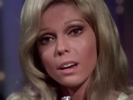 Nancy Sinatra This Girls In Love With You on The Ed Sullivan Show (480p)