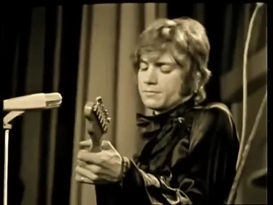 THE MOODY BLUES-PEAK HOUR+2-GALA DU MIDEM-1968 FULL VIDEO CLIP. (480p)