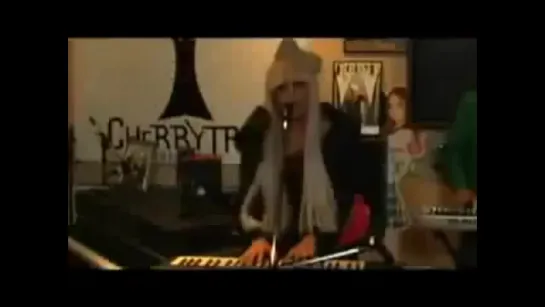 2008 // Lady Gaga > Just Dance - CherryTree Session (Gagavision.net)