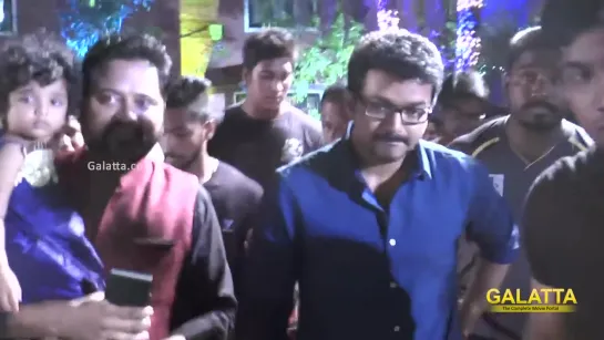 Theri Vijay graces VJ Anjana-Chandran wedding reception