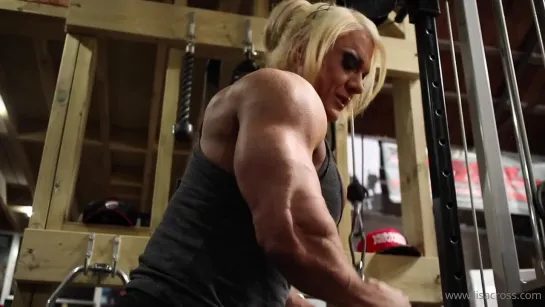 lisaxxxcross big muscle training