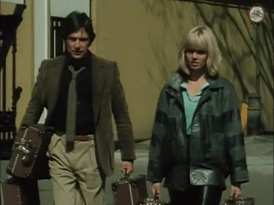 s01e02||Демпси и Мейкпис||Dempsey & Makepeace||Armed and Extremely Dangerous||1985