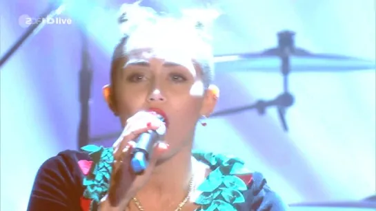 054) Miley Cyrus -  Wrecking Ball (Wetten dass)(Pop Romantic) HD (A.Romantic)