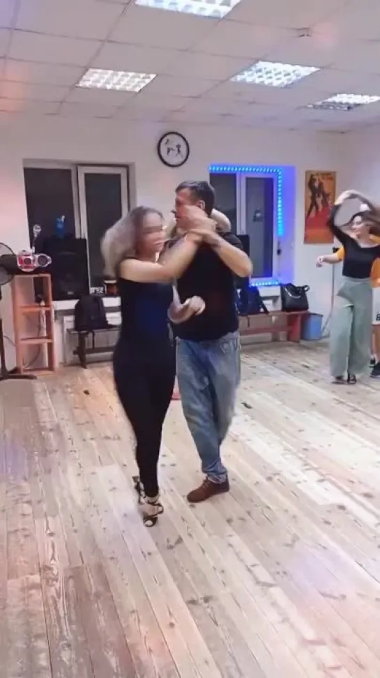 Salsa Casino beginners class