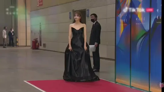 [220506]  The 58th Baeksang Art Awards: Красная дорожка